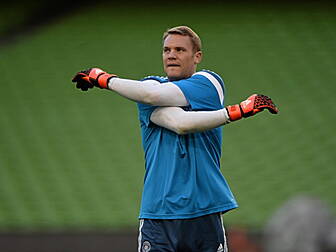 Neuer signs new deal at Bayern...